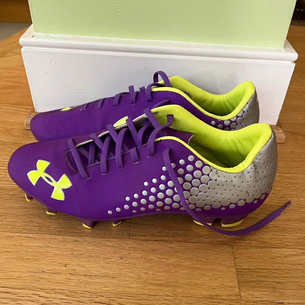 Underarmor Women’s Burst Cleats
